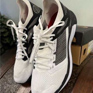 The North Face Women's Flight Vectiv in Black and White